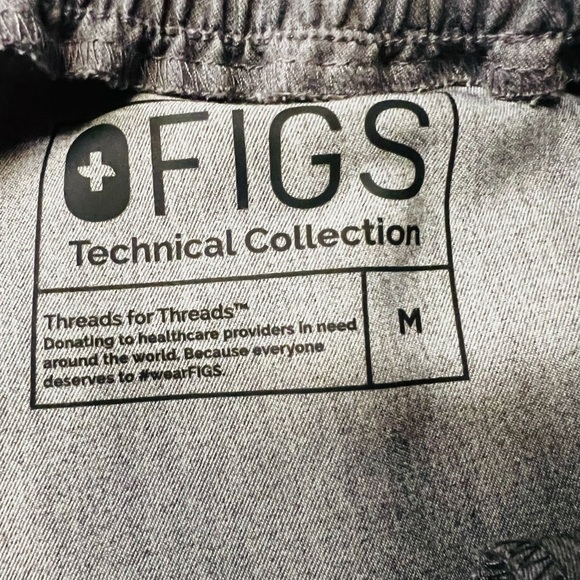 Figs Women's Gray Scrub Pants with lots of pockets size medium - Picture 3 of 12